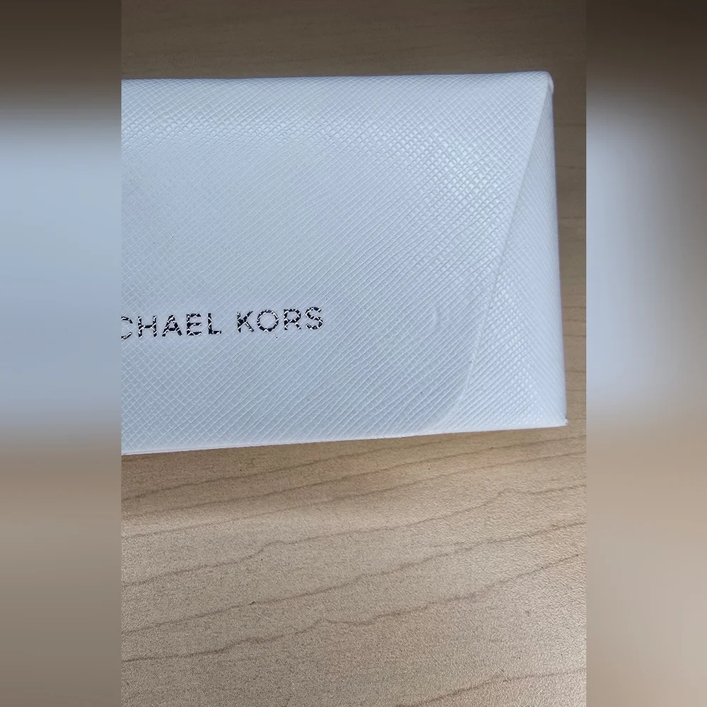 Michael Kors White Clutch Eyeglass Case‎